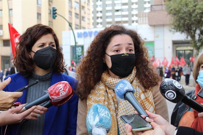 La portavoz parlamentaria de Adelante Andalucía, Inmaculada Nieto, atiende a los medios