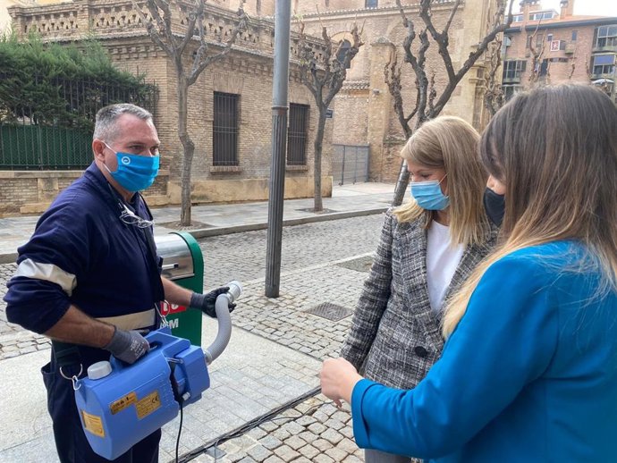 Murcia se convierte en la primera ciudad española en aplicar en el mobiliario urbano un "producto revolucionario" contra el Covid-19