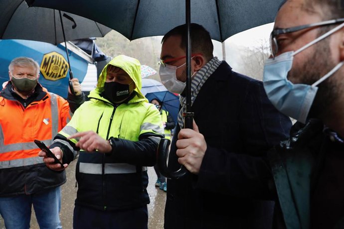 Adrián Barbón en Cangas del Narcea.