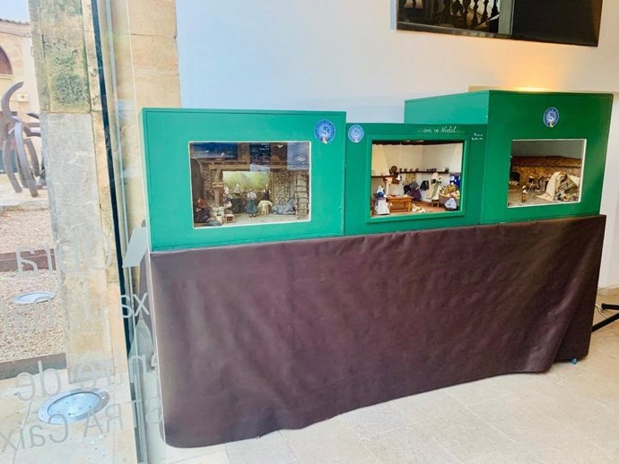 Las tres maquetas de escenas navideñas que exhibe el Centro de Cultura Sa Nostra en Palma.