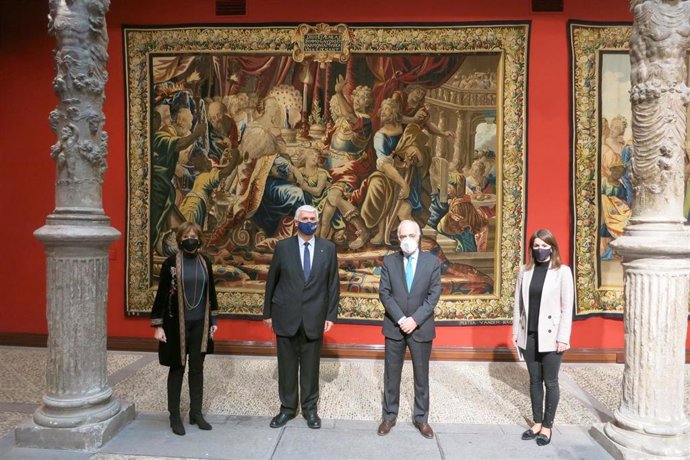 Fundación Ibercaja reabre el Patio de la Infanta de Zaragoza con una muestra selecta de su colección de 47 tapices.