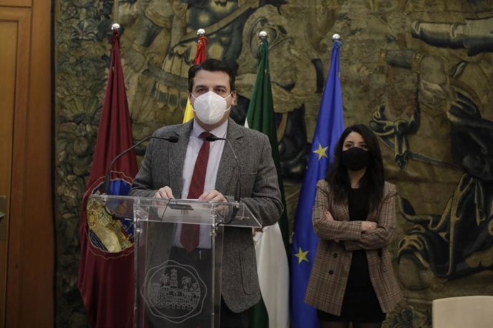 José María Bellido con Cintia Bustos