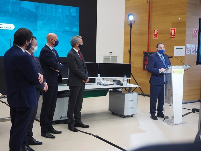El ministro de Transportes, Movilidad y Agenda Urbana, José Luis Ábalos, durante la inauguración del Centro de Regulación y Control (CRC) de Alta Velocidad en León.