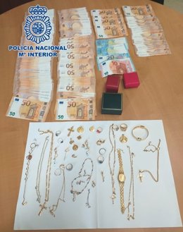 Joyas y dinero recuperado por la Policía Nacional