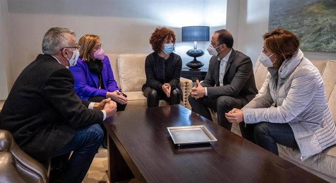 Reunión entre María Eugenia Limón y Alfonso Rodríguez Gómez de Celis abordan los trabajos de los Pactos de Reconstrucción Social y Económica. 