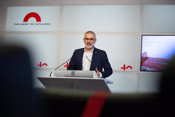 El líder de Cs en Catalunya, Carlos Carrizosa, interviene en una rueda de prensa convocada ante los medios, en Barcelona, Cataluña, (España), a 11 de noviembre de 2020. En su intervención, ha pedido al Govern un plan para garantizar más ayudas a todos l