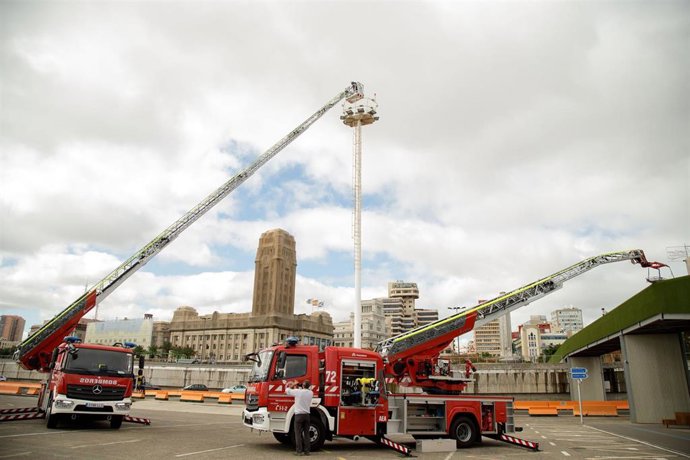 Bomberos de Tenerife completa su flota con dos nuevos camiones autoescala