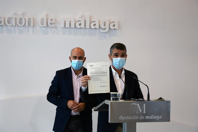 El portavoz del PSOE en la Diputación, José Bernal, y el diputado provincial Javier Jerez