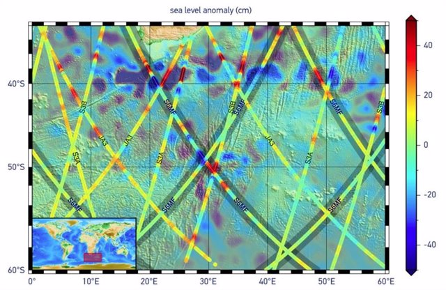Datos de anomalías del nivel del mar de Copernicus Sentinel-6, superpuestos en un mapa que muestra productos similares de todas las misiones de altimetría de Copernicus: