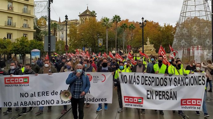 Protesta de las plantillas de Aerrnova y Persán