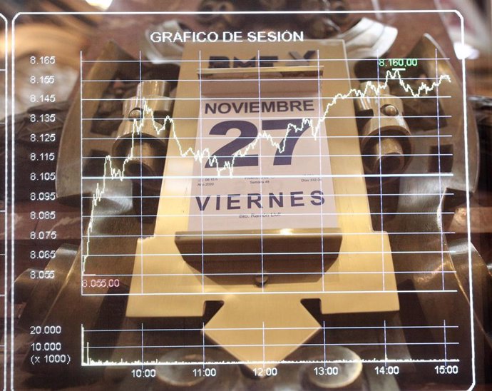 Gráfico de sesión del IBEX sobre la fecha del calendario en la Bolsa de Madrid (España), 26 de noviembre de 2020. 