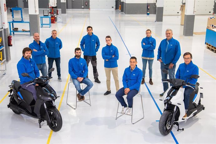 Equipo de Ray Electric Motors, compañía catalana de kilómetro cero de motos eléctricas fundada en 2020