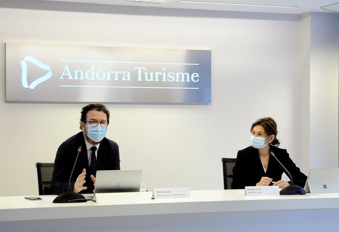 El director general d'Andorra Turisme, Betim Budzaku, i la ministra de Turisme, Vernica Canals.
