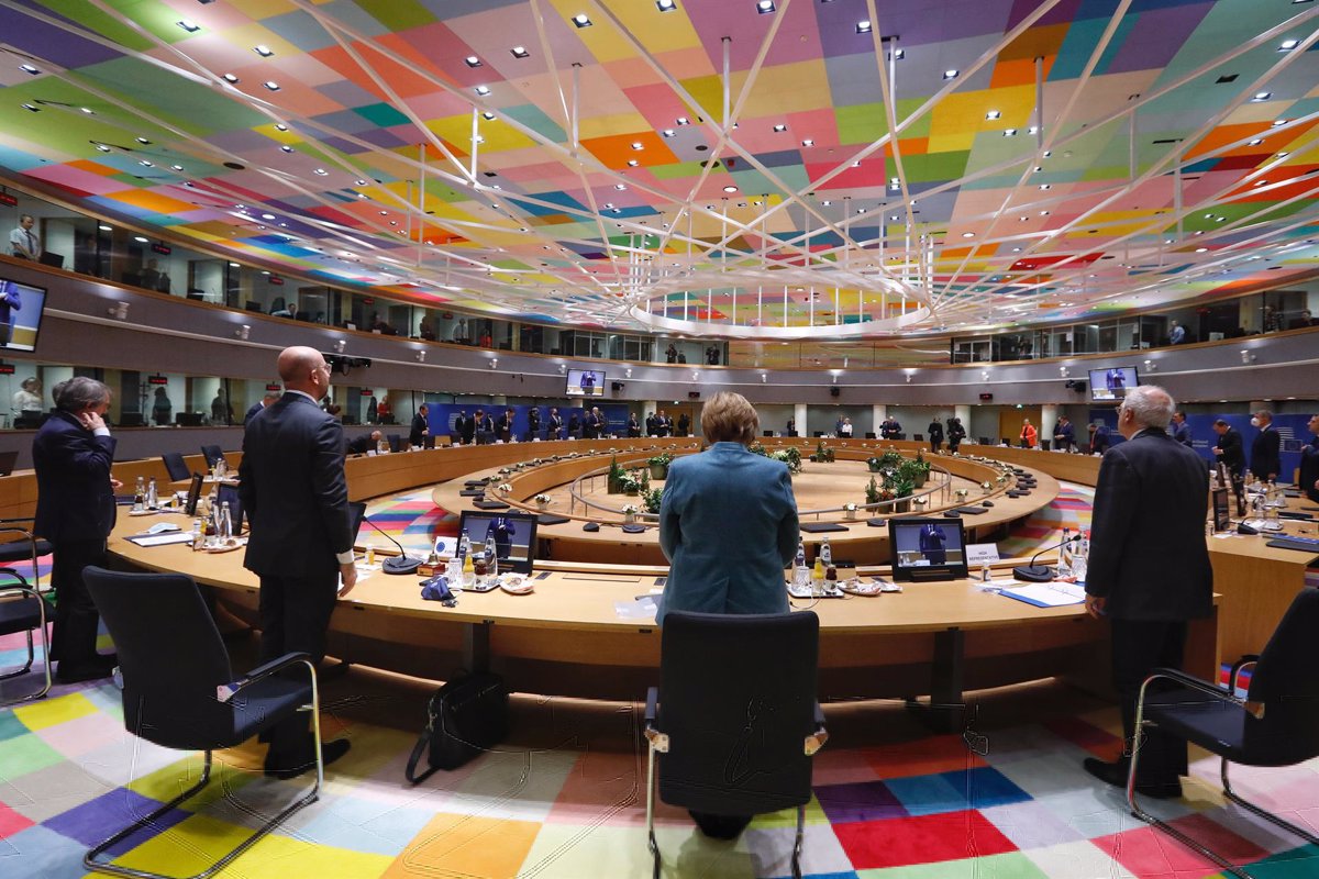 Cumbre UE.- Los líderes de la UE pactan reducir un 55 por ciento las  emisiones de CO2 para 2030