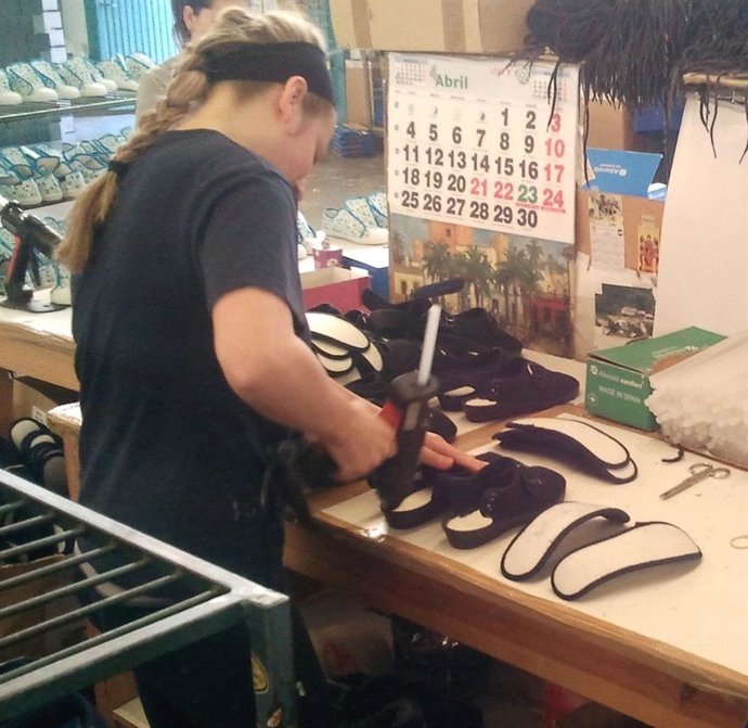 Una trabajadora del calzado, de archivo