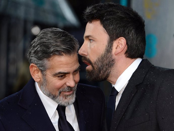 George Clooney y Ben Affleck en la ceremonia de los BAFTA de 2013