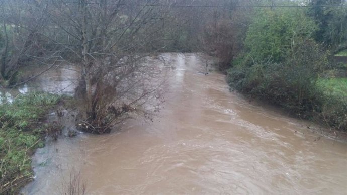 Rio Linares, río desbordado, desbordamiento, riada, inundación