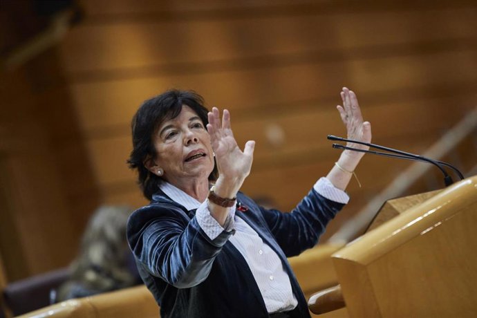 La ministra de Educación y Formación Profesional, Isabel Celaá, interviene durante una sesión de control al Gobierno en el Senado, en Madrid (España), a 1 de diciembre de 2020
