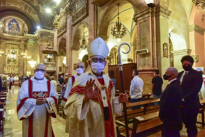 El cardenal Juan José Omella en una misa solemne. En Barcelona, Cataluña, (España).