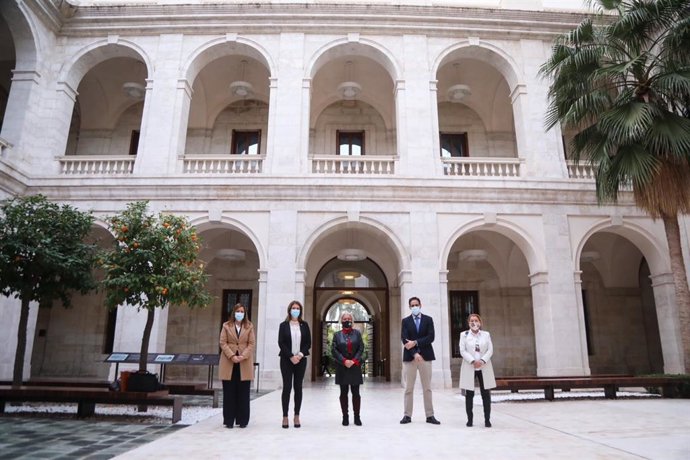 Presentación del ciclo de conciertos 'Música en Navidad' que se traslada este año a iglesias y al patio de La Aduana