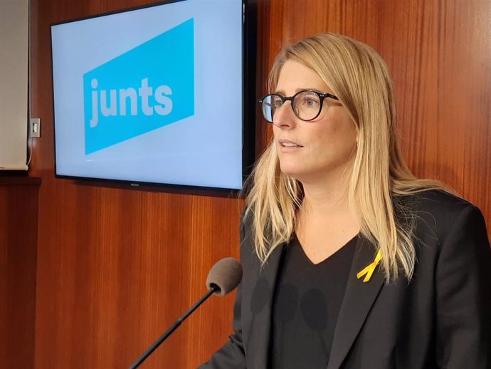 La líder de JxCat en Barcelona, Elsa Artadi, ha tendido la mano este viernes a ERC para "revertir" acuerdos en ayuntamientos, consejos comarcales y diputaciones y lograr gobiernos independentistas en todas las instituciones locales.