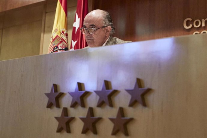 El viceconsejero de Salud Pública y Plan Covid-19 de la Comunidad de Madrid, Antonio Zapatero, ofrece una rueda de prensa en la Consejería de Sanidad, en Madrid (España), a 11 de diciembre de 2020.
