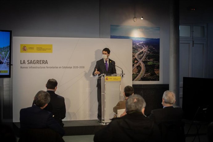 El conseller de Territorio y Sostenibilidad de la Generalitat, Dami Calvet, este viernes durante la presentación del Plan de Rodalies de Catalunya 2020-2030 del Gobierno