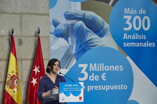 La presidenta de la Comunidad de Madrid, Isabel Díaz Ayuso, durante la presentación  del Proyecto Vigía de detección temprana de Covid en aguas residuales en la Real Casa de Correos