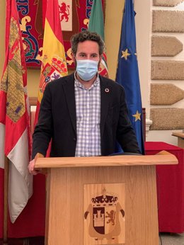 El portavoz del Gobierno cacereño, Andrés Licerán, en la rueda de prensa posterior a la Junta de Gobierno