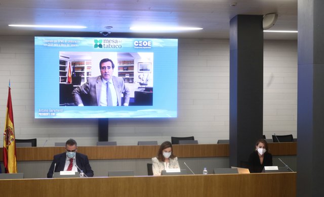 Presentación del "Informe sobre la contribución económica y social del sector de tabaco en España y tendencias en el marco regulatorio del sector", elaborado por KPMG en colaboración con la CEOE para la Mesa del Tabaco.