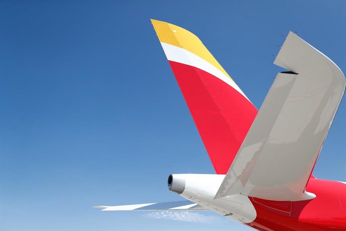 Alas traseras del nuevo avión A350, de la aerolínea Iberia, bautizado como 'Juan Sebastián Elcano', en honor al marino español, presentado en las instalaciones de Iberia, próximas al aeropuerto Madrid-Barajas.
