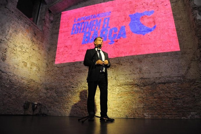 El precandidato a la presidencia del FC Barcelona, el expresidente Joan Laporta, en la inauguración de la sede de 'Estimem el Bara'