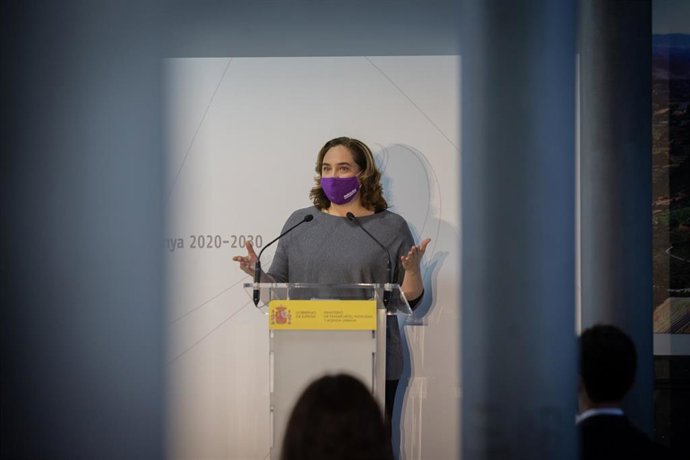 La alcaldesa de Barcelona, Ada Colau, este viernes durante la presentación del Plan de Rodalies de Catalunya 2020-2030