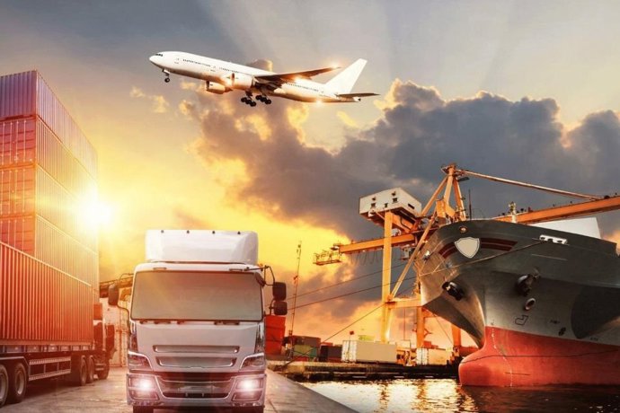 Imagen de un camión, un barco y un avión.