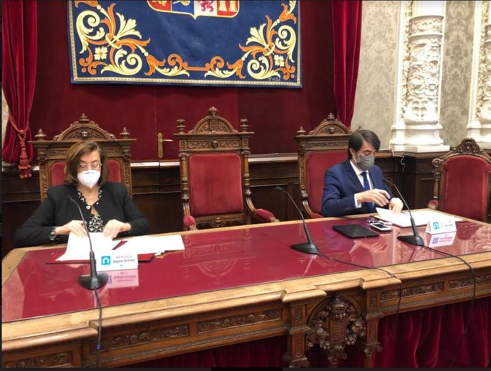 Armisén (I)  y Suárez-Quiñons durante la firma del acuerdo de Rehabitare.