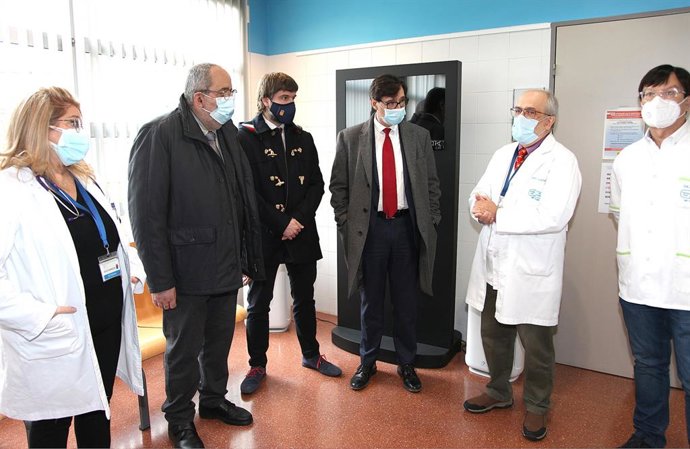 El ministro Salvador Illa en su visita al CAP de Centelles