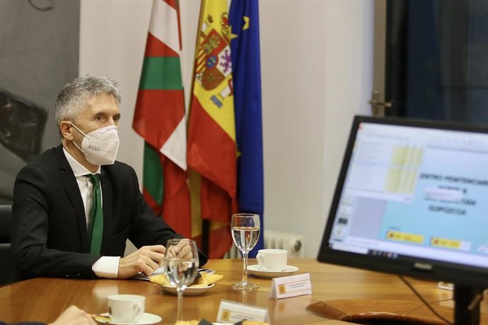 El ministro del Interior, Fernando Grande-Marlaska, en rueda de prensa en San Sebastián