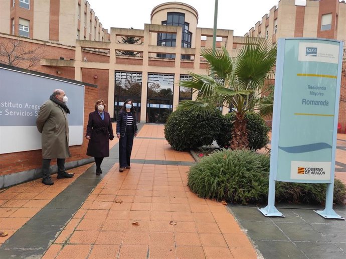 Las personas que hayan superado la COVID podrán salir de residencias a comer con sus familias en Navidad.