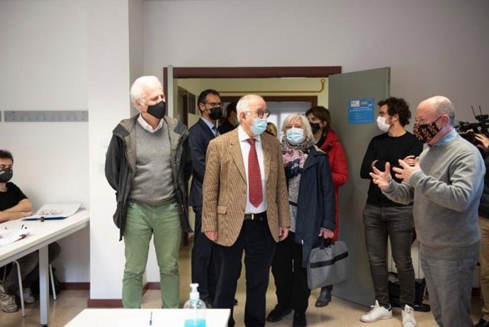 Visita  consejero de Educación, Cultura, Deporte y Juventud, Pedro Uruñuela, al nuevo Centro Integrado de Formación Profesional a Distancia de La Rioja, en la que ha estado acompañado por el alcalde de Logroño, Pablo Hermoso de Mendoza