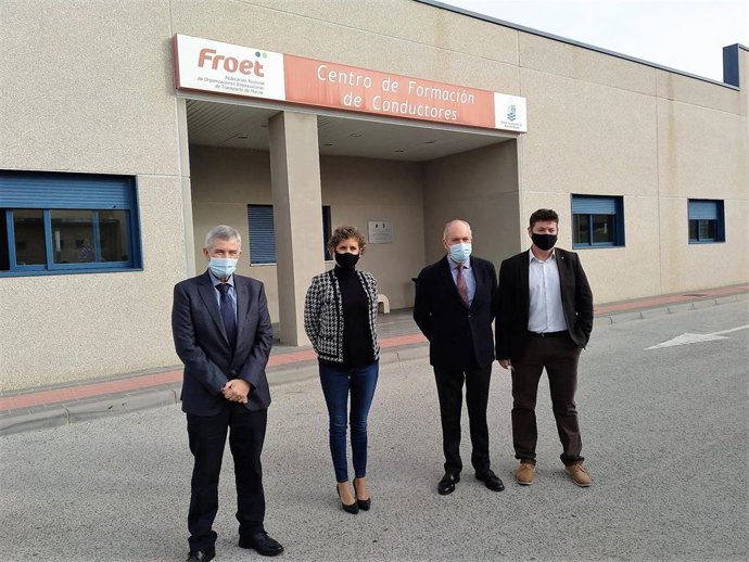 Representantes de Froet junto a la alcaldesa de Molina de Segura, Esther Clavero, en la Ciudad del Transporte