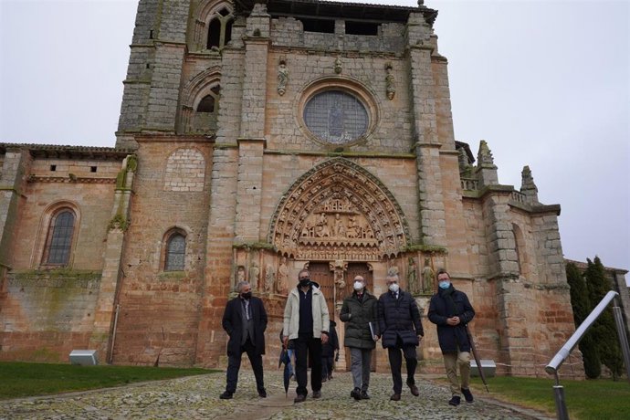 Visita del consejero de Cultura, Javier Ortega, a Sasamón (Burgos).