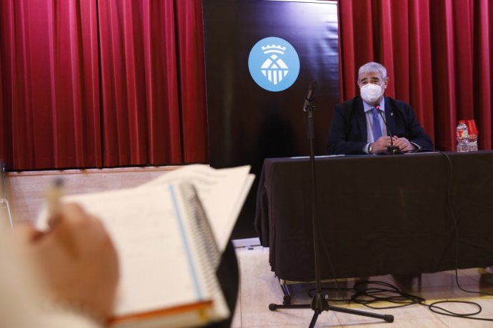 El concejal de Planificación Estratégica y Económica de L'Hospitalet de Llobregat (Barcelona), Josep Belver, ha presentado este viernes el presupuesto municipal para 2021, que es de 259,3 millones de euros, un 0,79% menos que el del ejercicio anterior.