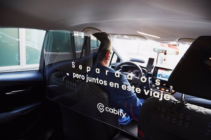 Vehículo de Cabify con mampara de protección