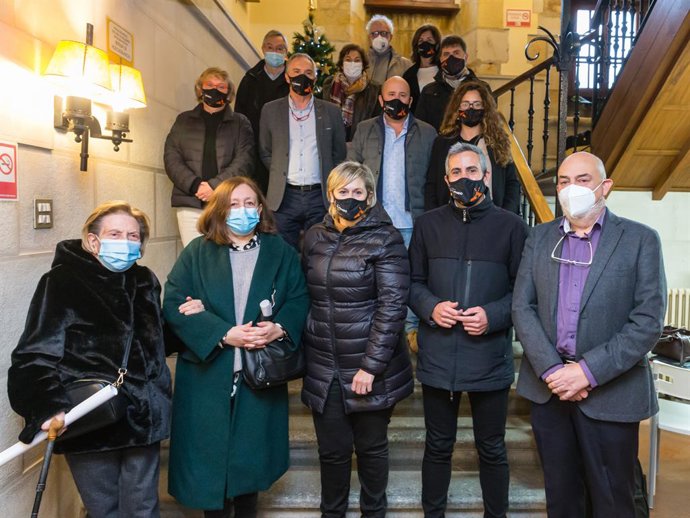 El vicepresidente regional, Pablo Zuloaga, y la alcldesa de Camargo, Esther Bolado, entre otros, en la presentación del proyecto
