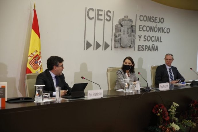 La ministra de Industria, Reyes Maroto, en la presentación de un informe del CES sobre la industria