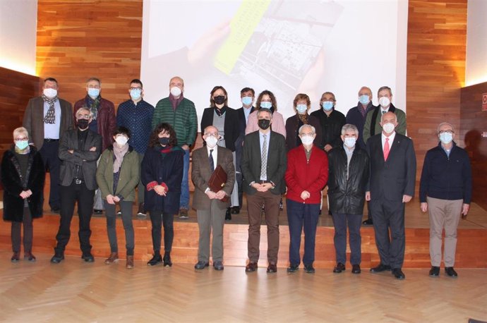 Participantes en el acto de presentación del libro 'Centrales hidroeléctricas de Navarra (1898-2018).