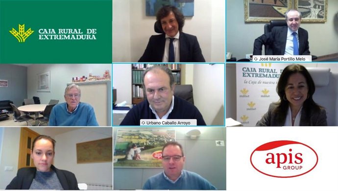 Caja Rural de Extremadura y Apis entregan alimentos a instituciones