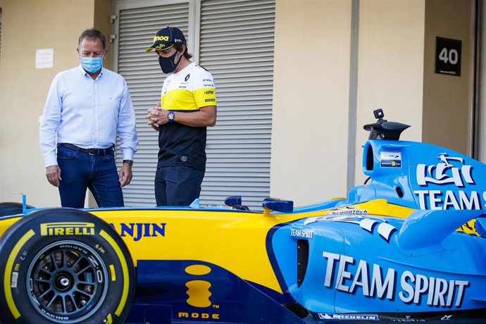 Fernando Alonso con el RS25