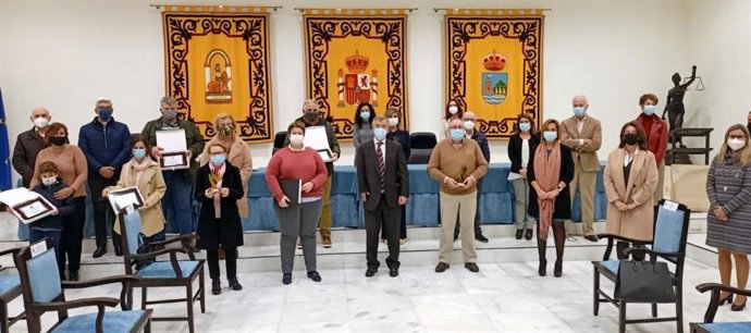 El Ayuntamiento reconoce la labor de Cáritas Diocesana y de Jacqueline Brossier en los XV Premios Estepona Social y Solidaria