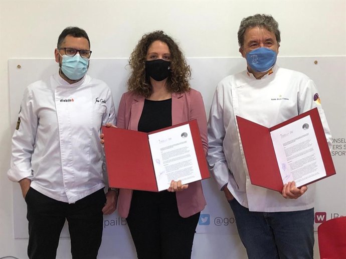 Firma del convenio entre la Conselleria de Asuntos Sociales y la Asociación de Cocineros Afincados en Baleares.